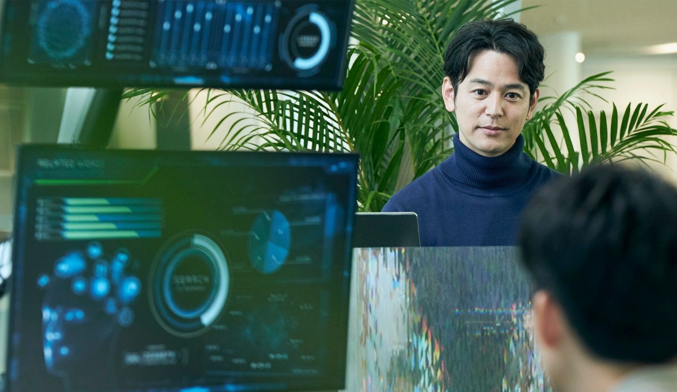 Satoshi Tsumabuki's smile sends a chill down your spine. Although 'The Real You' is realistic, it still features the typical sci-fi array of inexplicable but cool-looking screens.